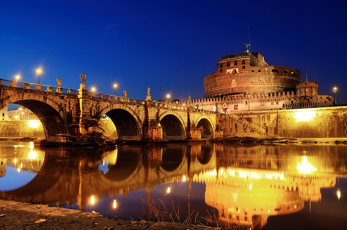 Tappa d’obbligo durante una visita a Roma è Castel Sant’Angelo, a due passi dal Vaticano e monumento maestoso di notevole bellezza. Nei dintorni si trovano tanti b&b economici in cui soggiornare e numerosi locali dove soffermarsi. Visitare Castel Sant’Angelo – Roma. 